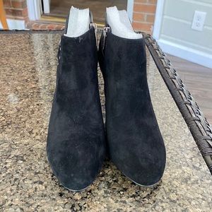 Women Vince Camuto Venten Suede and Leather black size 9.5